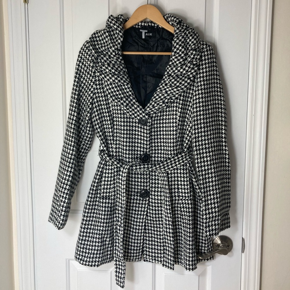 Talie Houndstooth Button Down Belted Coat